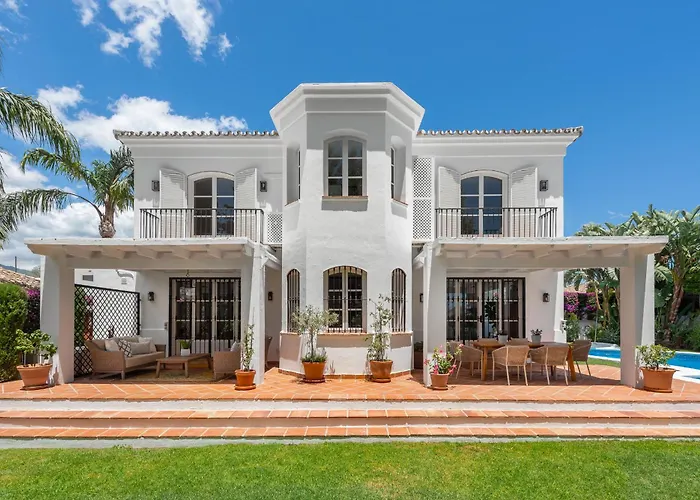Luxury House With Private Pool And Stunning Interiors
