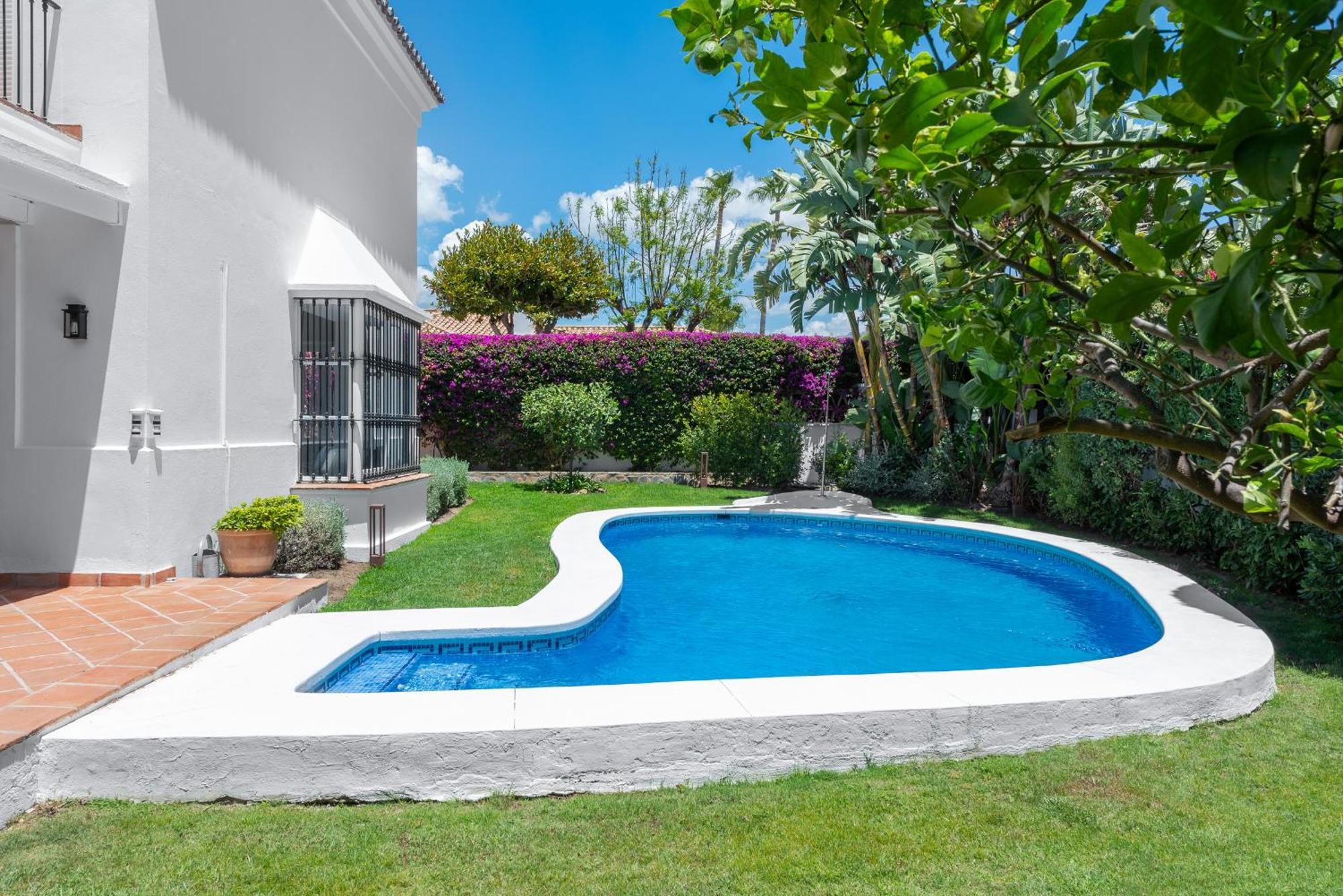 Luxury House With Private Pool And Stunning Interiors