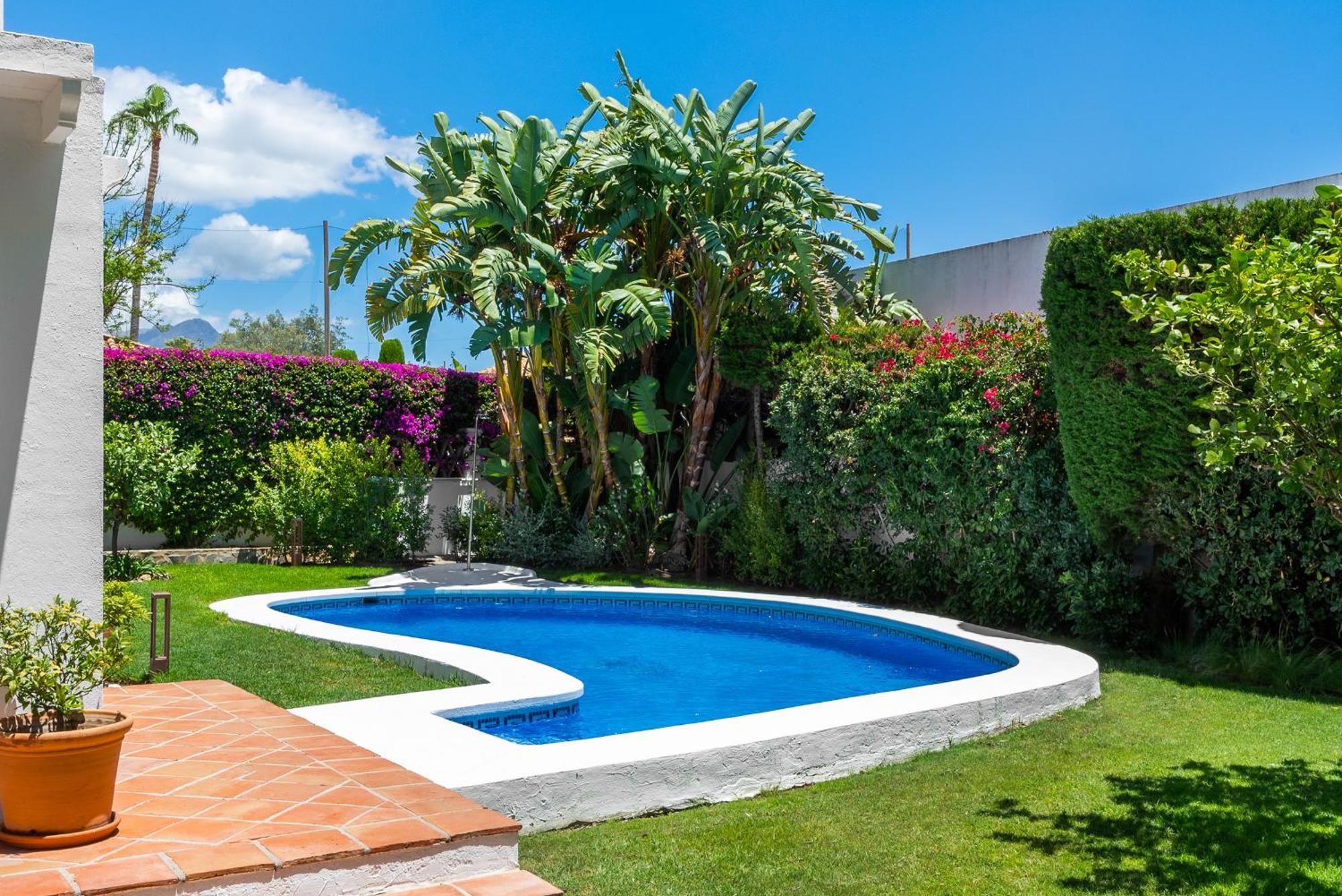 Luxury House With Private Pool And Stunning Interiors