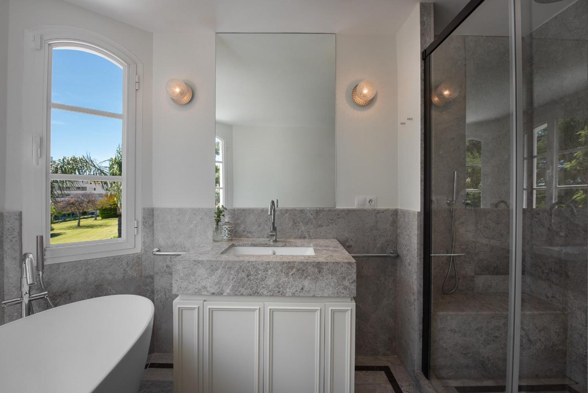 Luxury House With Private Pool And Stunning Interiors *