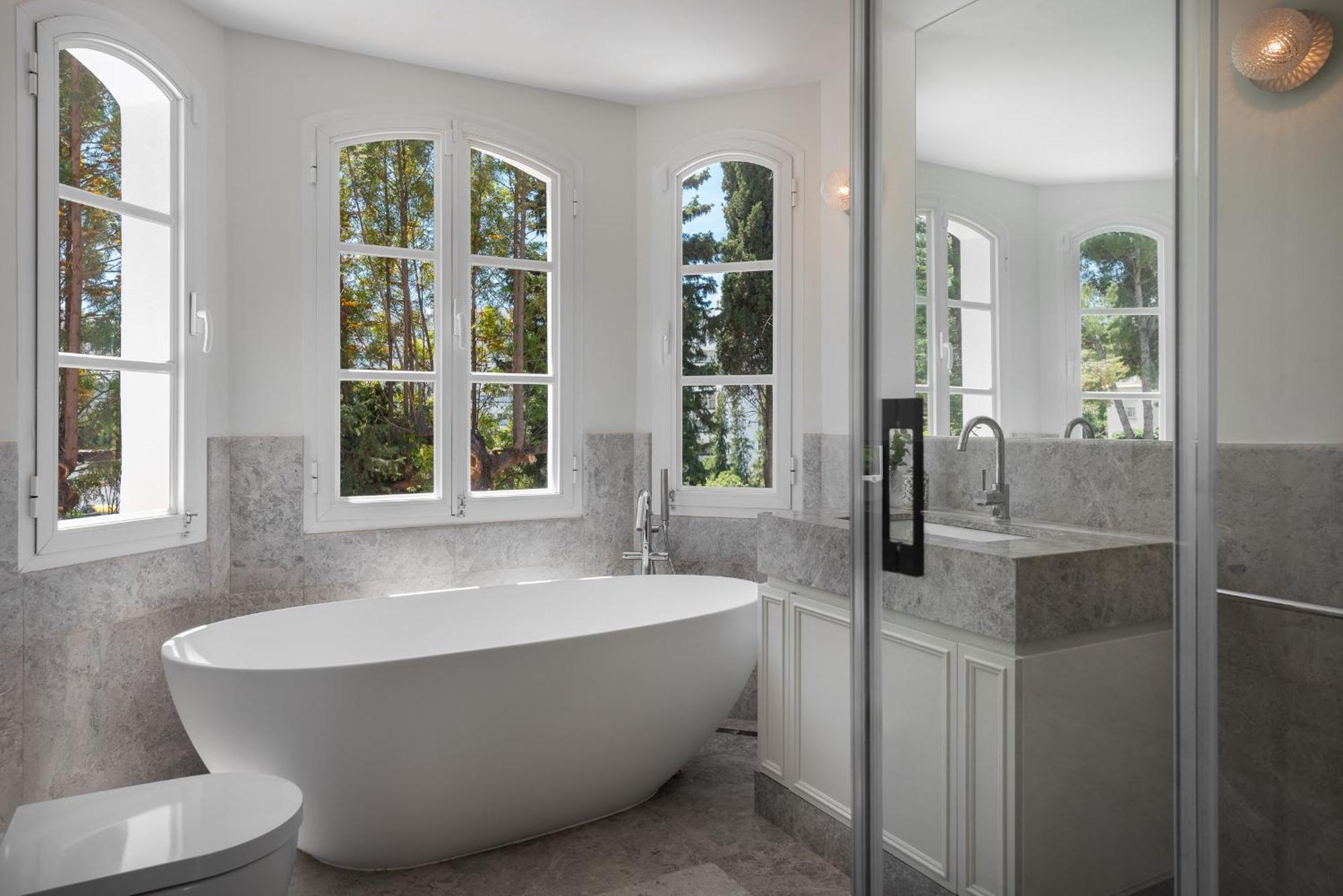 Luxury House With Private Pool And Stunning Interiors *